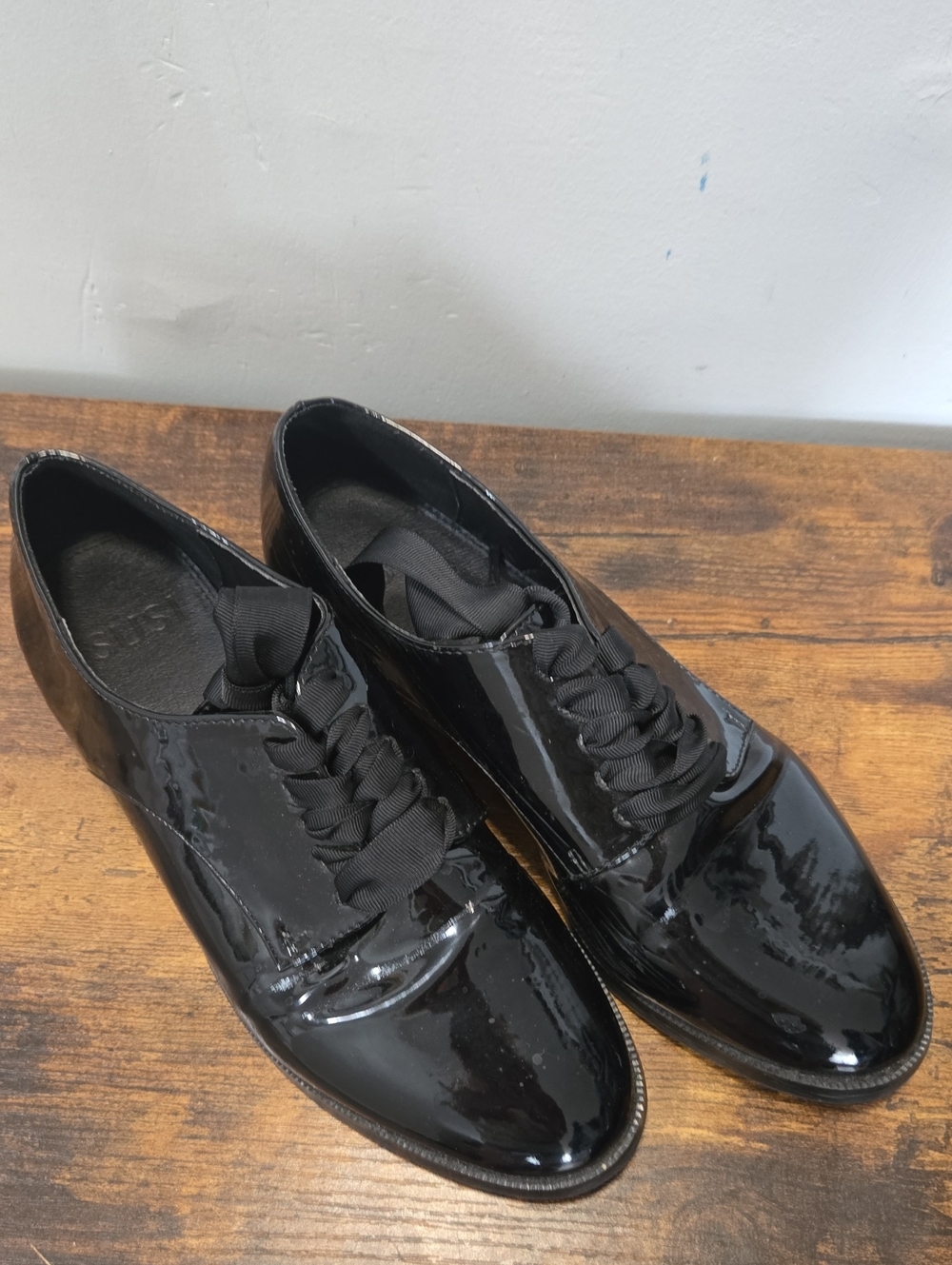 Susi Apparel Women's Black Patent Oxford Lace-Up Shoes Emerson